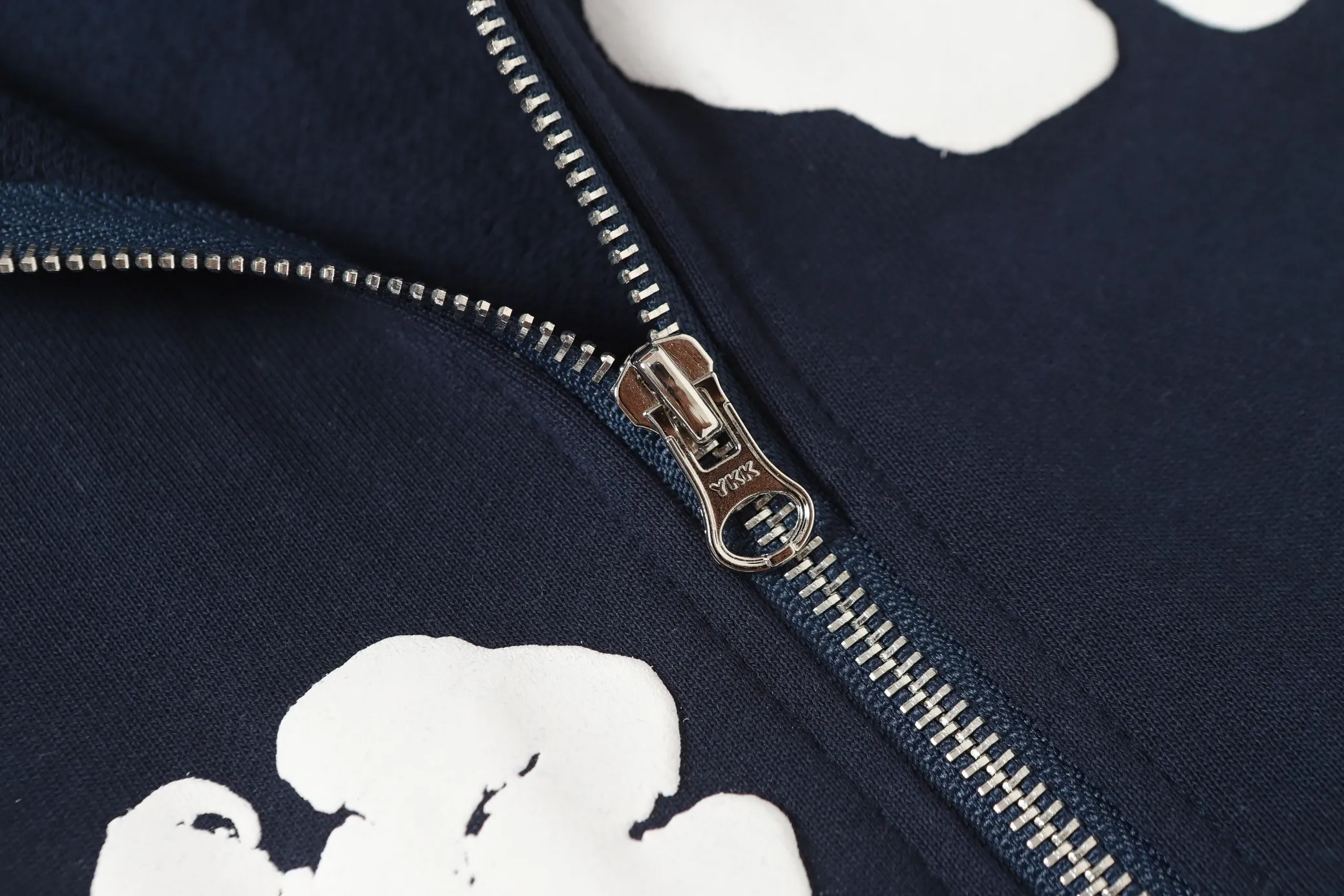 16 colors DENIM TEARS Kapok European and American trendy brand high-quality foam printed hooded sweatshirt jacket. Terry fabric weighs 380 grams. Threads are customized and dyed in the same color. Color Black Gray Blue Green Royal Blue Purple Red Orange Colorful Blue Pink White Sky Blue Brown Carbon Gray Black Gray White White Size S-XL